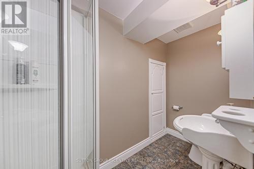 10 Palling Lane, Barrie, ON - Indoor Photo Showing Bathroom