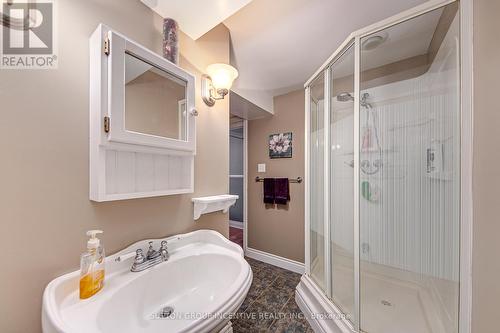 10 Palling Lane, Barrie, ON - Indoor Photo Showing Bathroom