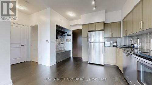 1702 - 65 Speers Road, Oakville (Old Oakville), ON - Indoor Photo Showing Kitchen With Stainless Steel Kitchen