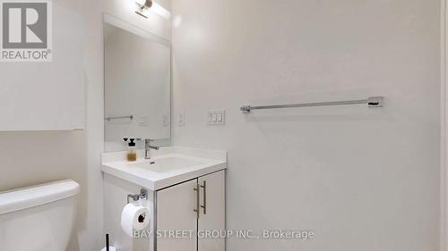 1702 - 65 Speers Road, Oakville (Old Oakville), ON - Indoor Photo Showing Bathroom