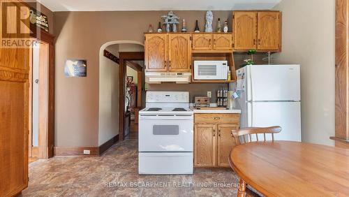 17 Echo Villa Avenue, Brantford, ON - Indoor Photo Showing Kitchen