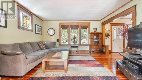 17 Echo Villa Avenue, Brantford, ON - Indoor Photo Showing Living Room