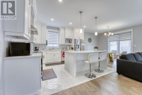 362 Christine Avenue, Lakeshore, ON - Indoor Photo Showing Kitchen With Upgraded Kitchen