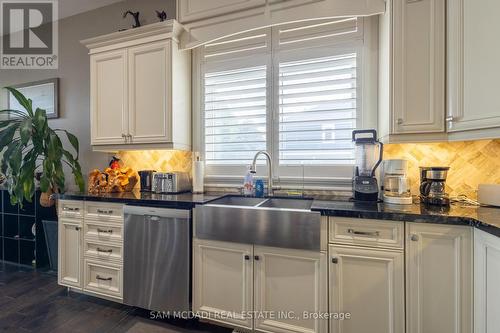 187 Beach Boulevard, Hamilton (Hamilton Beach), ON - Indoor Photo Showing Kitchen With Double Sink With Upgraded Kitchen