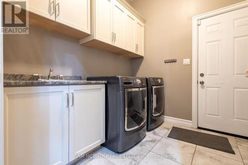 187 Beach Boulevard, Hamilton (Hamilton Beach), ON - Indoor Photo Showing Laundry Room