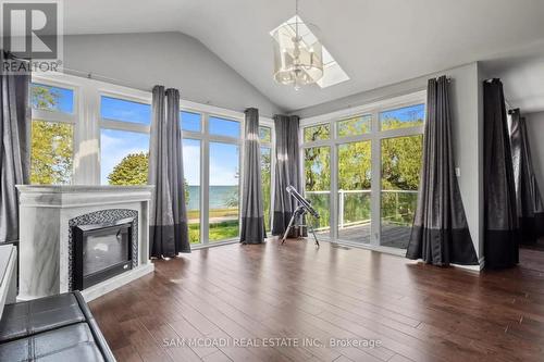 187 Beach Boulevard, Hamilton (Hamilton Beach), ON - Indoor Photo Showing Living Room With Fireplace