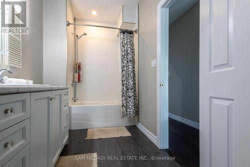 187 Beach Boulevard, Hamilton (Hamilton Beach), ON - Indoor Photo Showing Bathroom