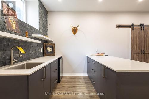 187 Beach Boulevard, Hamilton (Hamilton Beach), ON - Indoor Photo Showing Kitchen