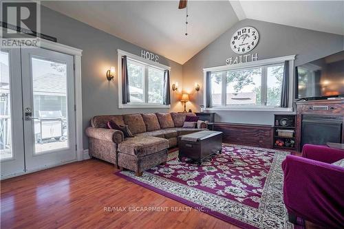 4277 William Street, Lincoln, ON - Indoor Photo Showing Living Room