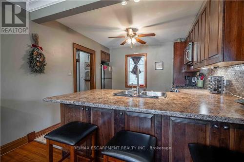 4277 William Street, Lincoln, ON - Indoor Photo Showing Kitchen With Double Sink