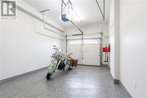 4098 Twenty Third Street, Lincoln, ON - Indoor Photo Showing Garage