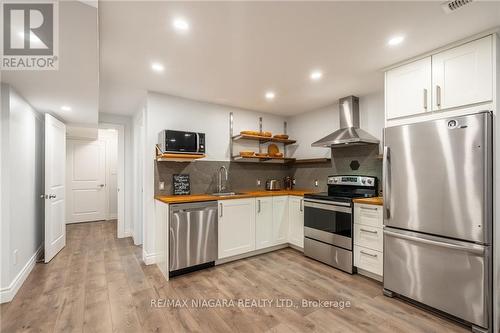 4098 Twenty Third Street, Lincoln, ON - Indoor Photo Showing Kitchen