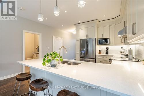 4098 Twenty Third Street, Lincoln, ON - Indoor Photo Showing Kitchen With Upgraded Kitchen