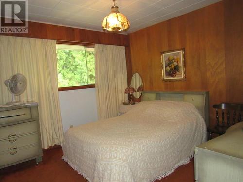 2629 9Th  Avenue, Castlegar, BC - Indoor Photo Showing Bedroom