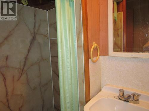 2629 9Th  Avenue, Castlegar, BC - Indoor Photo Showing Bathroom