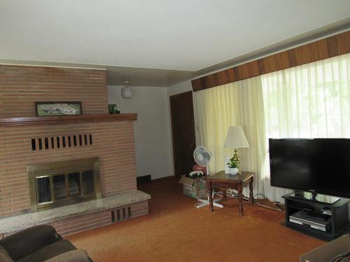 2629 9Th Avenue, Castlegar, BC - Indoor Photo Showing Living Room With Fireplace