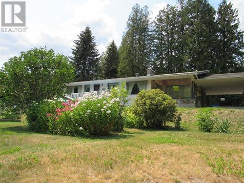 2629 9Th  Avenue, Castlegar, BC - Outdoor