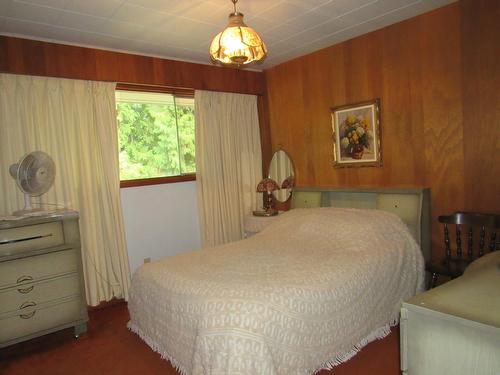 2629 9Th Avenue, Castlegar, BC - Indoor Photo Showing Bedroom