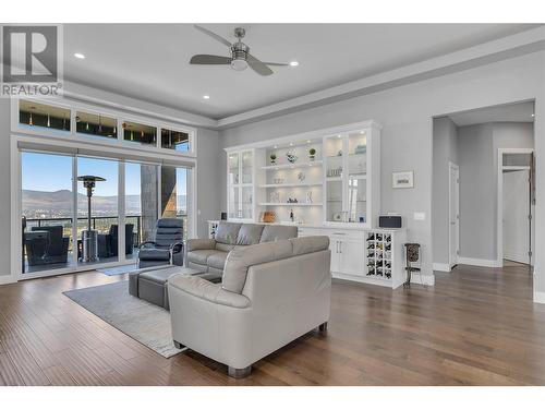 1823 Diamond View Drive, West Kelowna, BC - Indoor Photo Showing Living Room