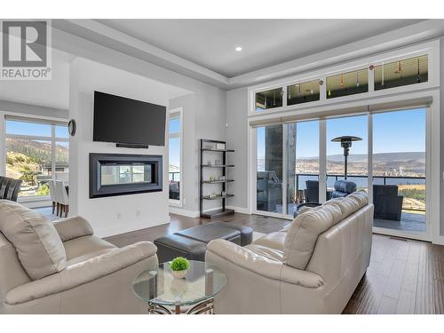 1823 Diamond View Drive, West Kelowna, BC - Indoor Photo Showing Living Room With Fireplace