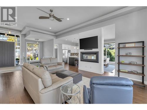 1823 Diamond View Drive, West Kelowna, BC - Indoor Photo Showing Living Room