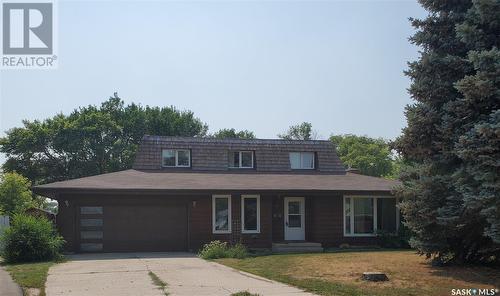 21 Hayward Place, Swift Current, SK - Outdoor With Facade