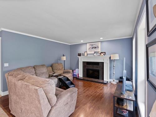 1032 Fleetwood Crt, Kamloops, BC - Indoor Photo Showing Living Room With Fireplace