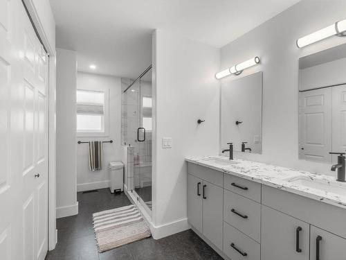 1032 Fleetwood Crt, Kamloops, BC - Indoor Photo Showing Bathroom