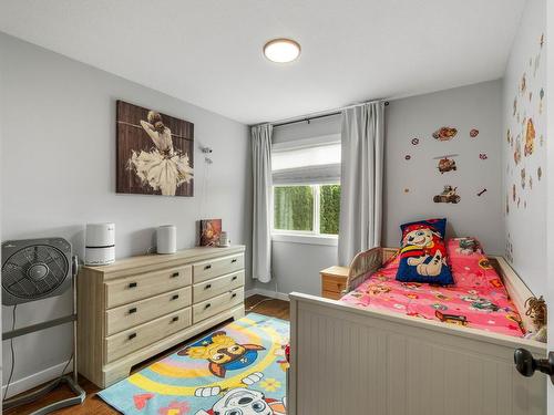 1032 Fleetwood Crt, Kamloops, BC - Indoor Photo Showing Bedroom