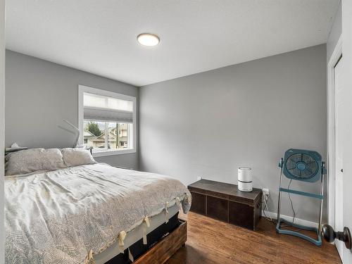 1032 Fleetwood Crt, Kamloops, BC - Indoor Photo Showing Bedroom