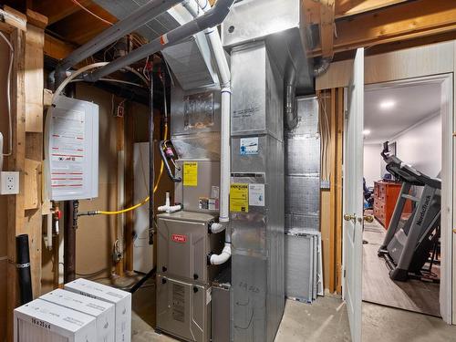 1032 Fleetwood Crt, Kamloops, BC - Indoor Photo Showing Basement