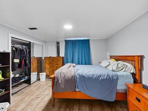 1032 Fleetwood Crt, Kamloops, BC - Indoor Photo Showing Bedroom