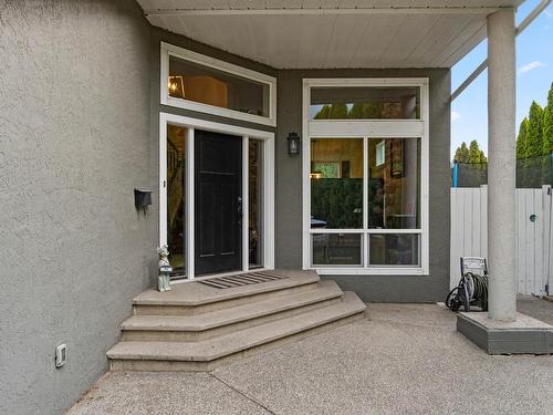 1032 Fleetwood Crt, Kamloops, BC - Outdoor With Deck Patio Veranda