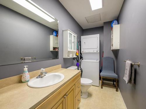 2304 Fleetwood Ave, Kamloops, BC - Indoor Photo Showing Bathroom