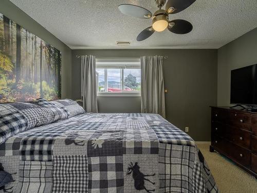 2304 Fleetwood Ave, Kamloops, BC - Indoor Photo Showing Bedroom