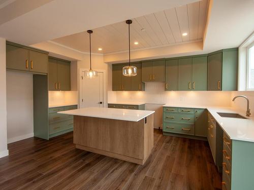 8759 Badger Drive, Kamloops, BC - Indoor Photo Showing Kitchen With Upgraded Kitchen