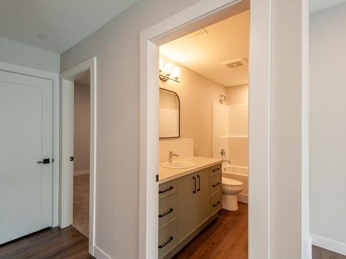 8759 Badger Drive, Kamloops, BC - Indoor Photo Showing Bathroom