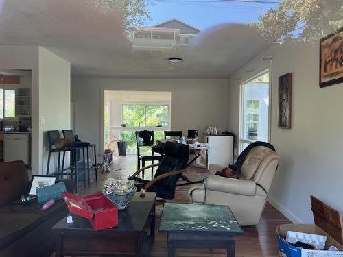 1225 Highridge Drive, Kamloops, BC - Indoor Photo Showing Living Room