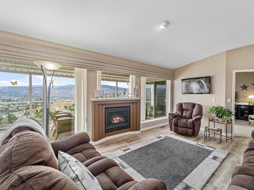 973 Norview Road, Kamloops, BC - Indoor Photo Showing Living Room With Fireplace