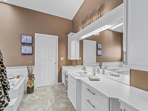 973 Norview Road, Kamloops, BC - Indoor Photo Showing Bathroom