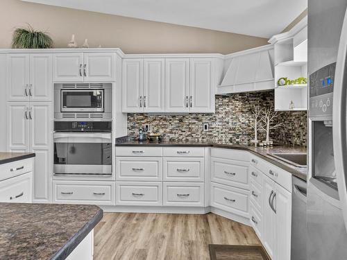 973 Norview Road, Kamloops, BC - Indoor Photo Showing Kitchen With Upgraded Kitchen