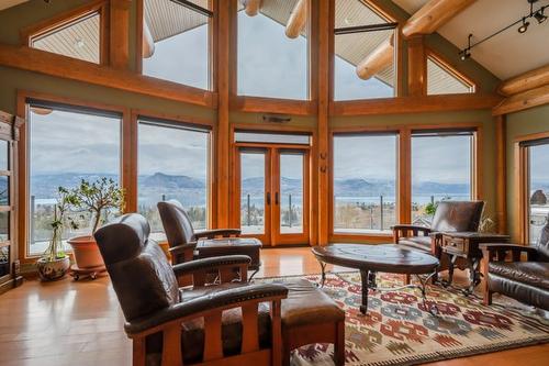 3700 Partridge Road, Naramata, BC - Indoor Photo Showing Living Room