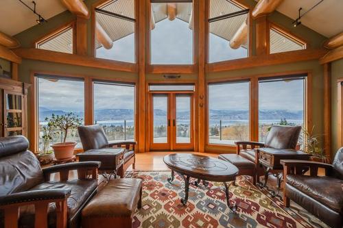 3700 Partridge Road, Naramata, BC - Indoor Photo Showing Living Room