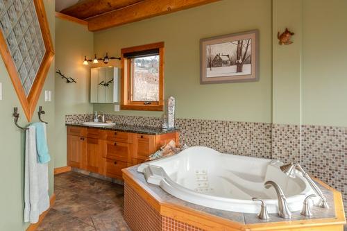 3700 Partridge Road, Naramata, BC - Indoor Photo Showing Bathroom