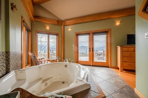 3700 Partridge Road, Naramata, BC - Indoor Photo Showing Bathroom