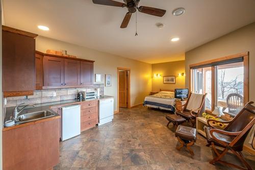 3700 Partridge Road, Naramata, BC - Indoor Photo Showing Kitchen