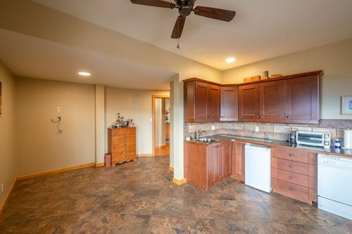 3700 Partridge Road, Naramata, BC - Indoor Photo Showing Kitchen