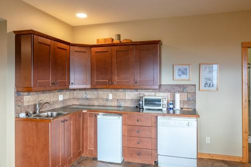 3700 Partridge Road, Naramata, BC - Indoor Photo Showing Kitchen