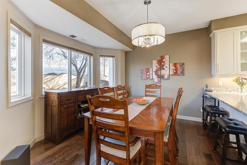 102-2300 Benvoulin Road, Kelowna, BC - Indoor Photo Showing Dining Room