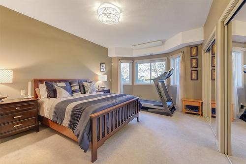 102-2300 Benvoulin Road, Kelowna, BC - Indoor Photo Showing Bedroom